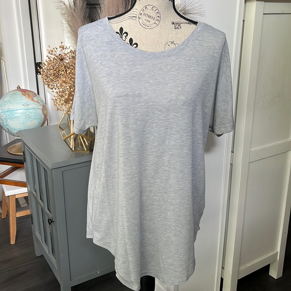 Women’s L The North Face Gray Knit Scoop bottom wing arm top in good condition
